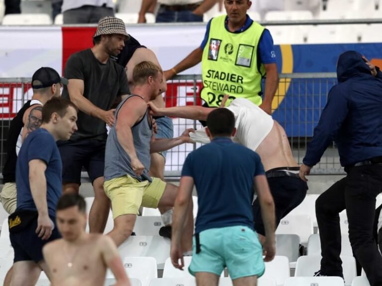 england-russia-fans-fight-1206